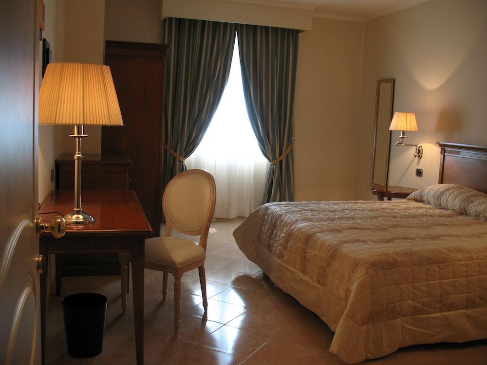 Hotel San Giorgio Кротоне Экстерьер фото
